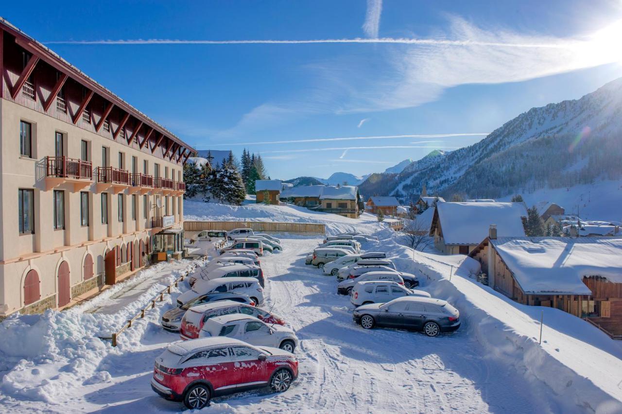 Vtf Le Grand Hotel Montgenevre Bagian luar foto