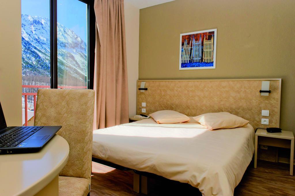 Vtf Le Grand Hotel Montgenevre Bagian luar foto