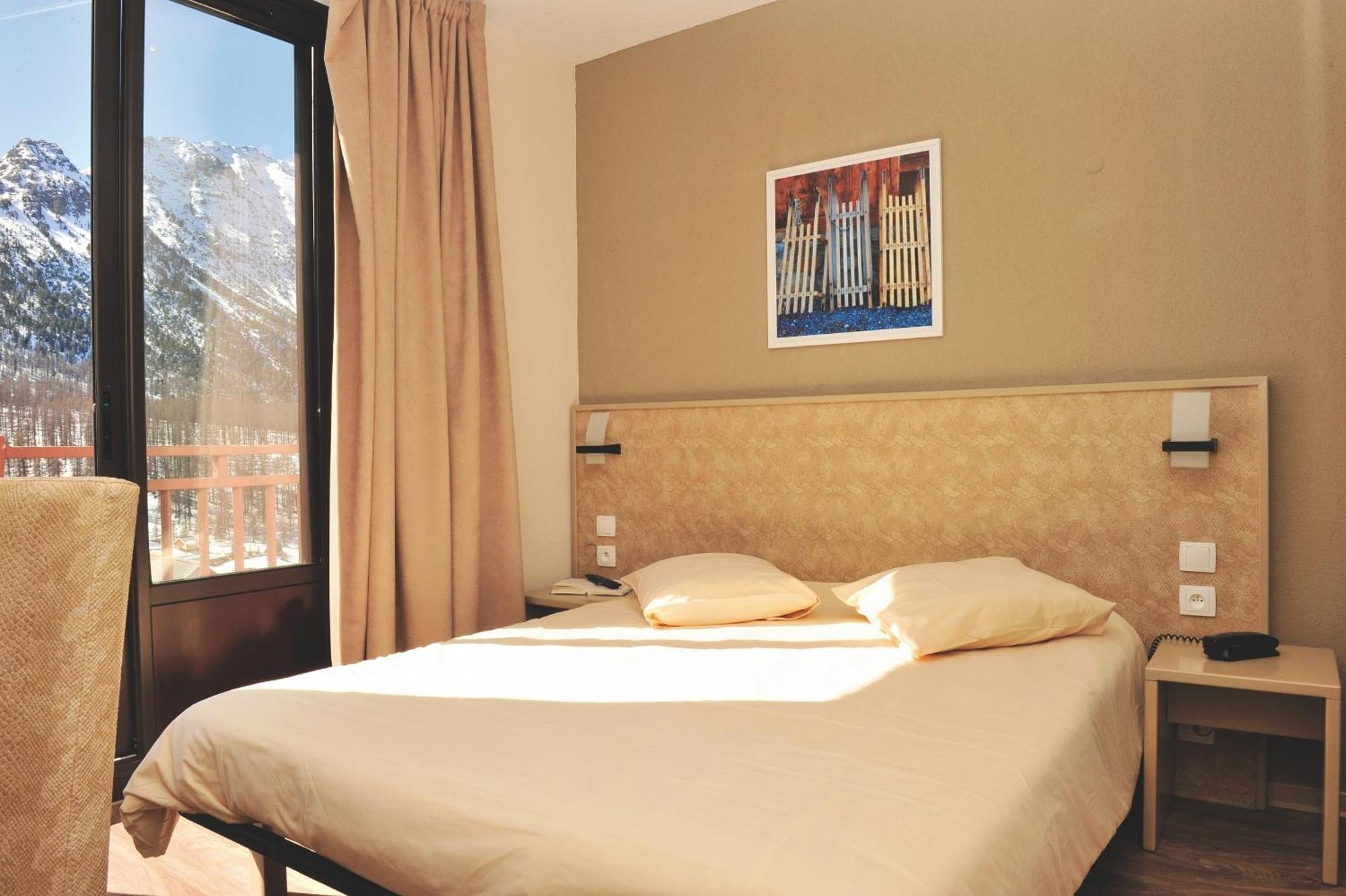 Vtf Le Grand Hotel Montgenevre Bagian luar foto